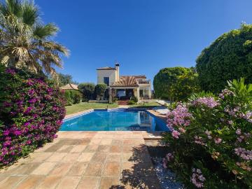 Exclusiva casa de 289 m2 en venta Estepona, Andalucía