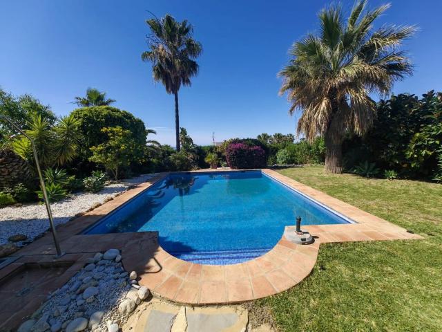 Exclusiva casa de 289 m2 en venta Estepona, Andalucía