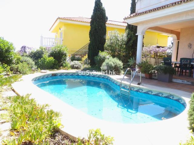 Exclusiva casa de 305 m2 en venta Fuengirola, Andalucía