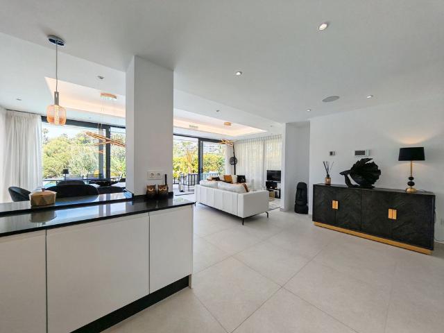 Exclusiva casa de 308 m2 en venta Estepona, Andalucía