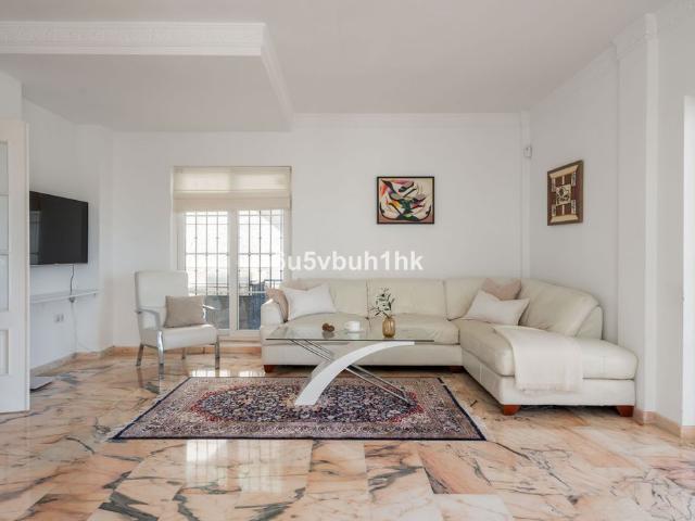 Exclusiva casa de 312 m2 en venta Fuengirola, España