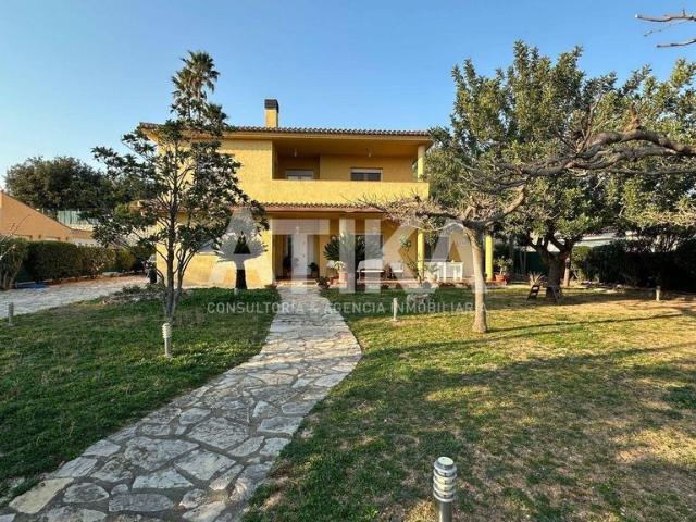 Exclusiva casa de 313 m2 en venta Onteniente, Comunidad Valenciana