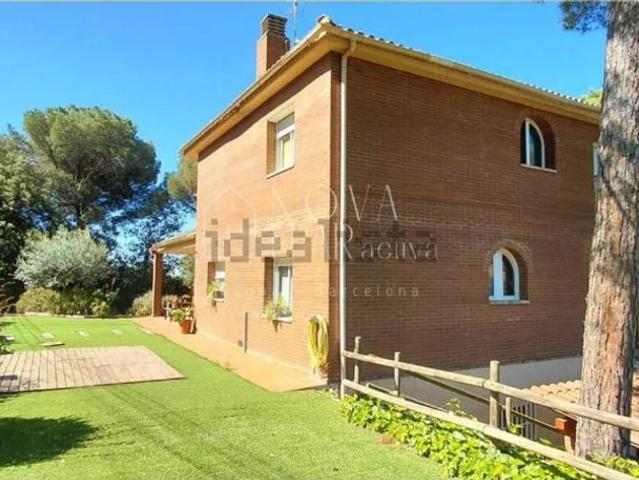 Exclusiva casa de 320 m2 en venta L'Ametlla del Vallès, España