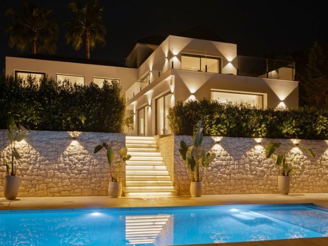 Exclusiva casa de 328 m2 en venta Nueva Andalucia, España