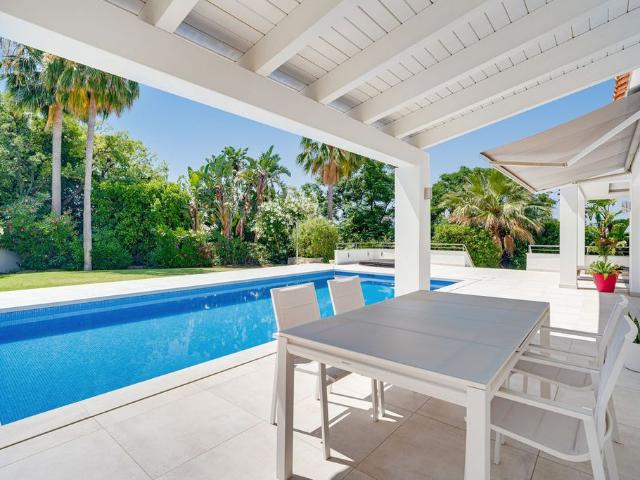Exclusiva casa de 347 m2 en venta El Rosario, Marbella, Andalucía