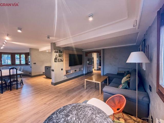 Exclusiva casa de 360 m2 en venta Albelda de Iregua, La Rioja