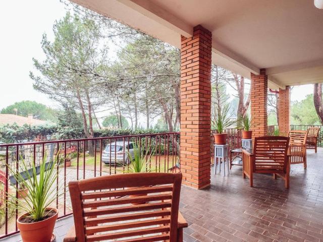 Exclusiva casa de 367 m2 en venta Cabanillas de la Sierra, España