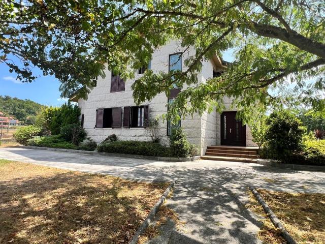 Exclusiva casa de 367 m2 en venta Pereiro de Aguiar, España