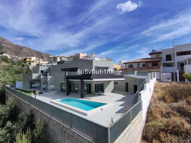 Exclusiva casa de 369 m2 en venta Benalmádena, España