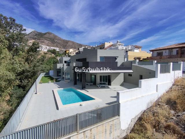 Exclusiva casa de 369 m2 en venta Benalmádena, España