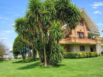 Exclusiva casa de 376 m2 en venta Torrelavega, Cantabria