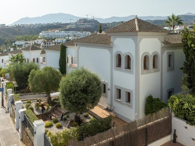 Exclusiva casa de 378 m2 en venta Estepona, España