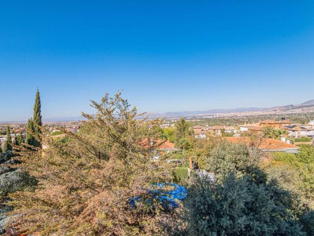 Exclusiva casa de 380 m2 en venta La Zubia, Andalucía