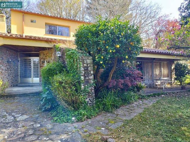 Exclusiva casa de 390 m2 en venta Teo, Galicia