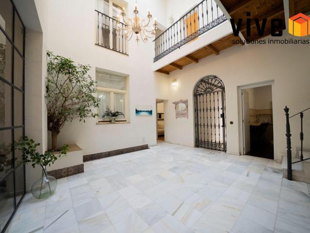 Exclusiva Casa de Diseño con Piscina Privada en el Centro Histórico de Sevilla