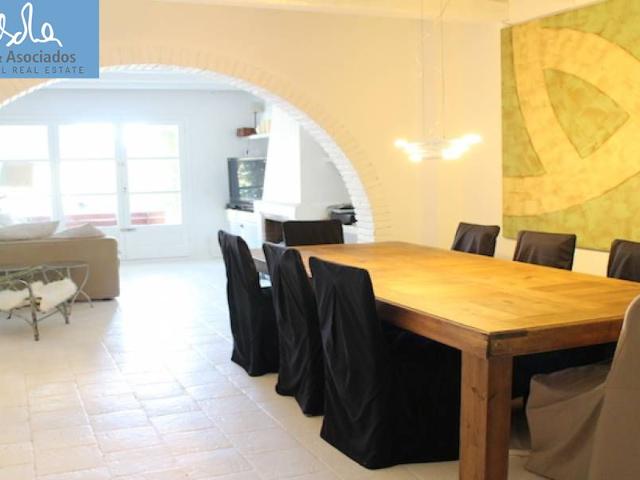 Exclusiva casa de estilo rustico con piscina