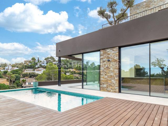 Exclusiva casa de obra nueva en Begur con vistas al mar y eq. 265m² Begur
