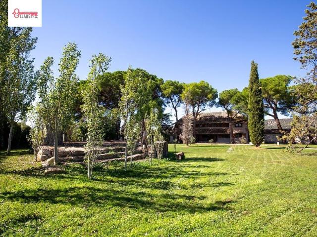 Exclusiva Casa de Piedra con 7.000 mt Terreno Arbolado y Piscina en Tierra de Campos, Palencia