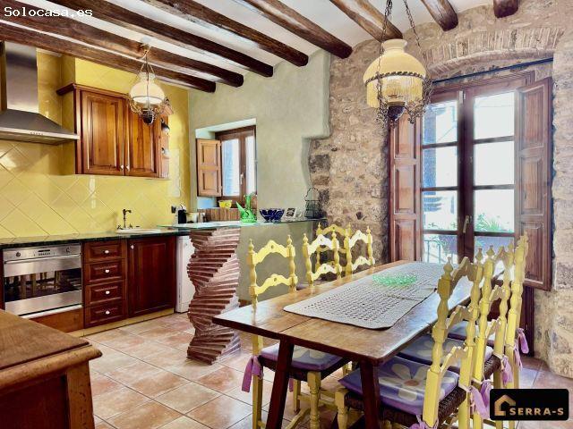 Exclusiva casa de pueblo con encanto en el corazón de Torroella de Montgrí