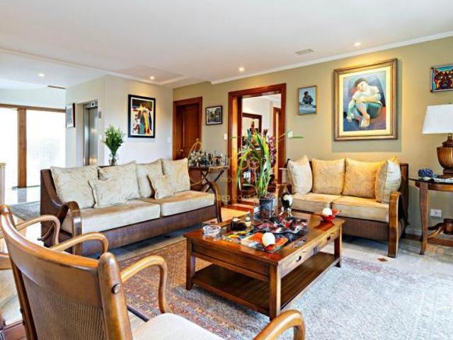 EXCLUSIVA CASA EM CONDOMINIO COM 800M² EM TERRENO DE 1.314M² NA FAZENDA MORUMBI
