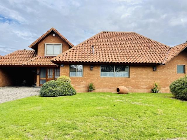 EXCLUSIVA CASA EN VENTA