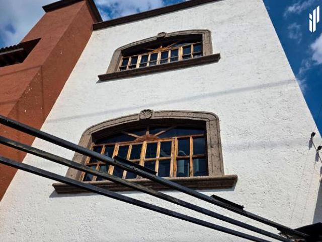 EXCLUSIVA CASA EN VENTA