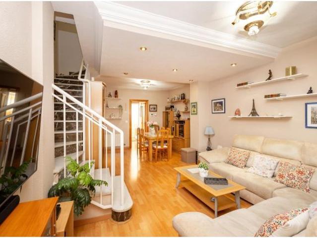 EXCLUSIVA CASA EN VENTA EN CAMINO BAJO DE HUÉTOR GRANADA INCLUYE COCHERA DOBLE