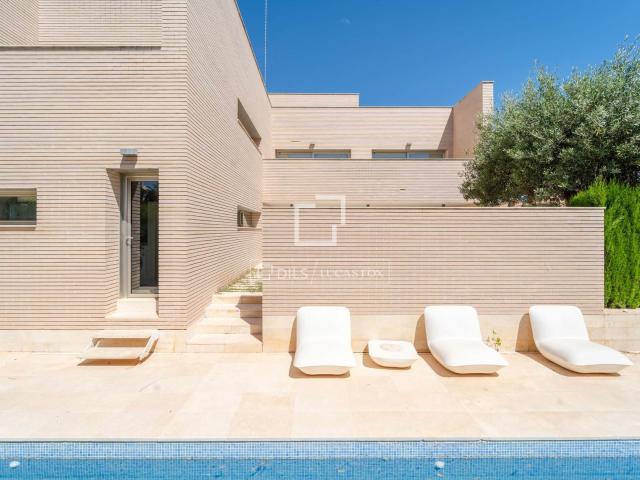 Exclusiva casa en venta en Campolivar, dentro del término mu. 438m² Godella