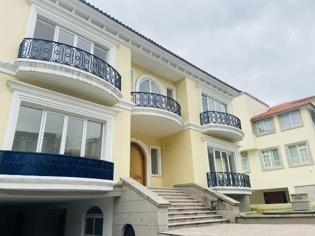 EXCLUSIVA CASA EN VENTA EN INTERLOMAS EN CERRADA CON VIGILANCIA