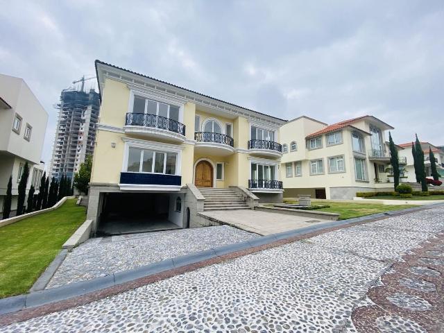 EXCLUSIVA CASA EN VENTA EN INTERLOMAS EN CERRADA CON VIGILANCIA Y CASA CLUB