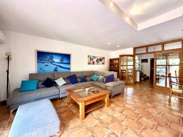 Exclusiva casa de 250 m2 en venta Estepona, Andalucía