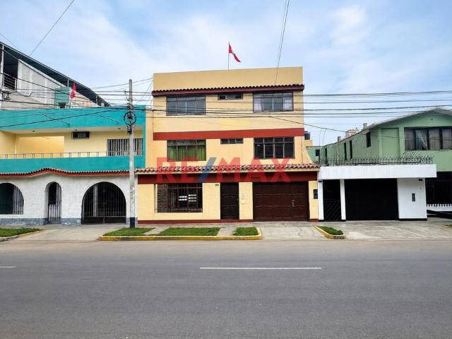 Exclusiva Casa En Venta Frente A Parque – Urb. Las Quintanas | Trujillo