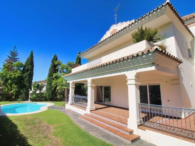 Exclusiva casa en venta Guadalmina, España