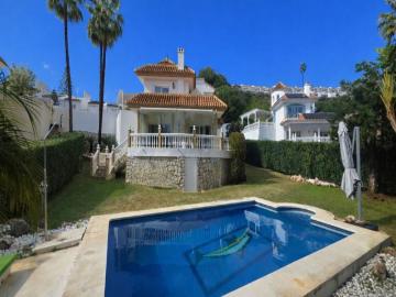 Casa en venta en Elviria - Jardín