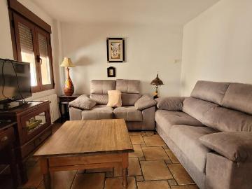Exclusiva casa en alquiler en el corazón de Granada – Espacio, confort y ubicación inmejorable