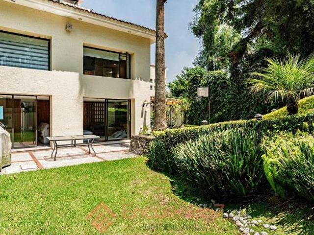 EXCLUSIVA CASA EN CONDOMINIO CON JARDÍN, GRAN PRIVACIDAD Y VISTAS VERDES