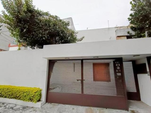 Exclusiva Casa en Condominio en Venta a pasos del Club de Golf México