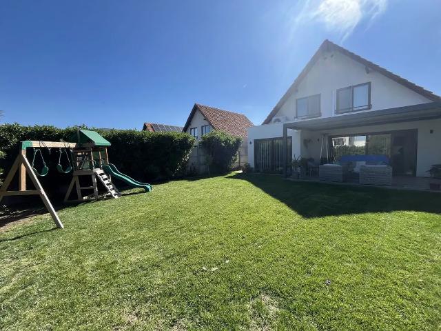 Exclusiva Casa En Condominio Santa Elena, Chicureo