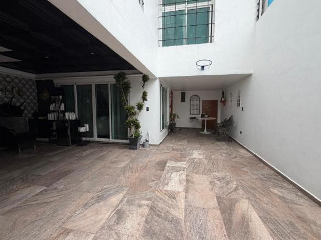 Exclusiva casa en la colonia El Coyol, de 2 plantas más roof garden