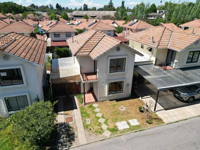 Exclusiva Casa En Peñaflor En Hermoso Condominio