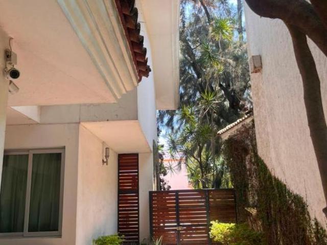 EXCLUSIVA CASA EN PUERTA DE HIERRO