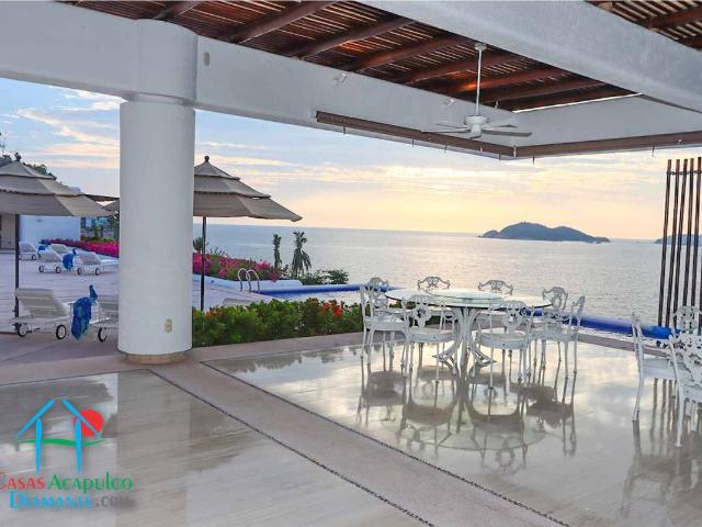 Exclusiva casa en renta vacacional en Las Brisas con alberca privada y vista al mar