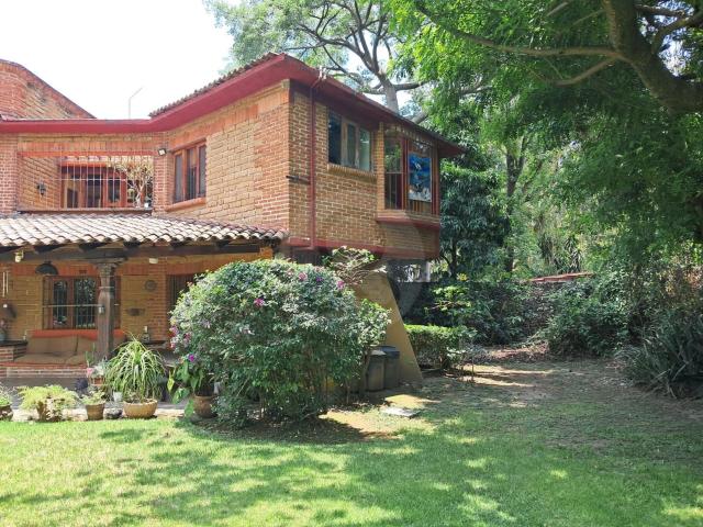 Exclusiva Casa en Renta en Tepoztl?n | Gran Jard?n, Alberca con Calefacci?n Solar y Bungalow