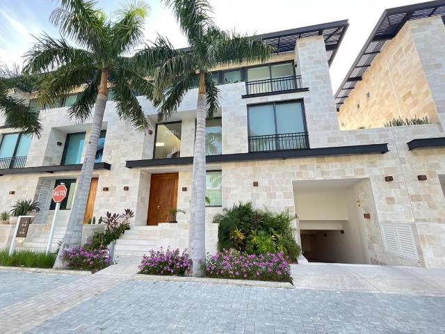 EXCLUSIVA CASA EN RENTA EN PUERTO CANCUN LA MARINA RESIDENCIAL