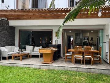 Exclusiva casa frente a parque en venta surco