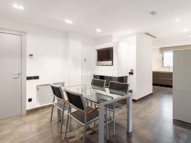 Exclusiva casa independiente con piscina y jardín en Sant Just Desvern 454m²