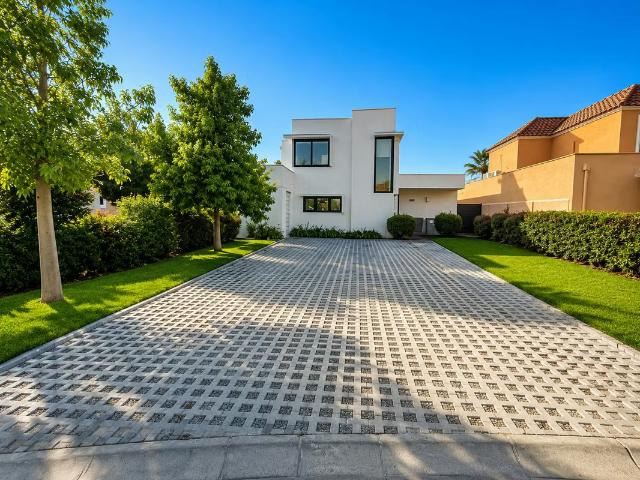 Exclusiva casa mediterránea con piscina y quincho | 4 dormitorios por 8399.00 en Colina