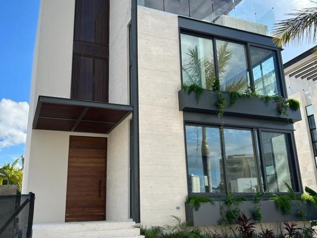 EXCLUSIVA CASA NUEVA EN VENTA EN PUERTO CANCUN