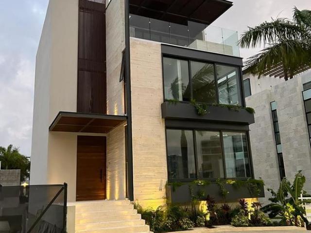 EXCLUSIVA CASA NUEVA EN VENTA EN PUERTO CANCUN