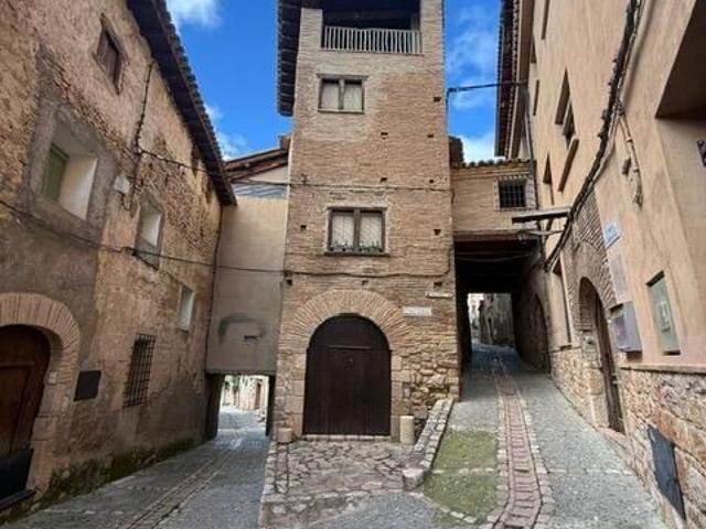 Exclusiva Casa Señorial de 380 m2 con Garaje Triple y Terrazas Panorámicas en Alquézar
